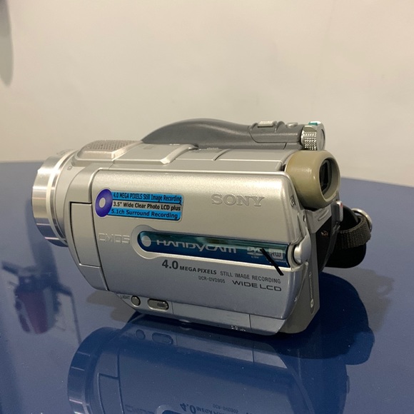 SONY - Picture 1 of 4